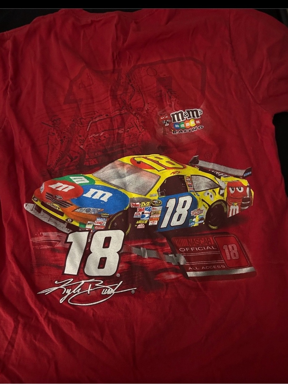 NASCAR Kyle Busch #18 M&M’s Racing Winners Circle Graphic Tee Red Medium - Picture 3 of 3
